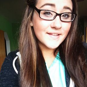 Meet your Posher, Casandra