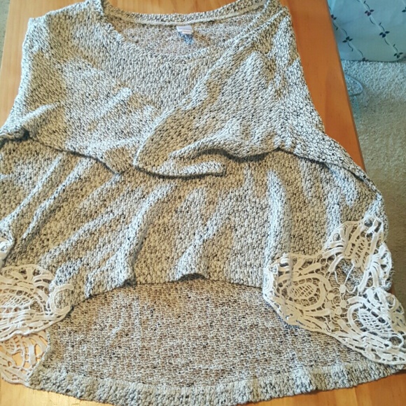 Black and white knit top