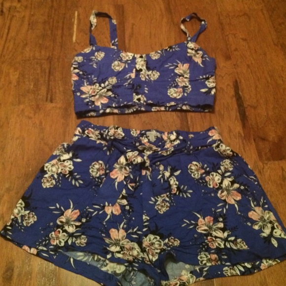 Two piece shorts set! 💙