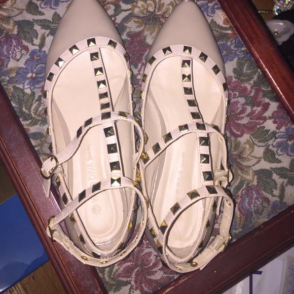 Wild Diva Shoes - Gorgeous studded flats- used.😊