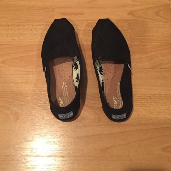 ❗️ ONE DAY SALE ❗️Black size 7 toms shoes