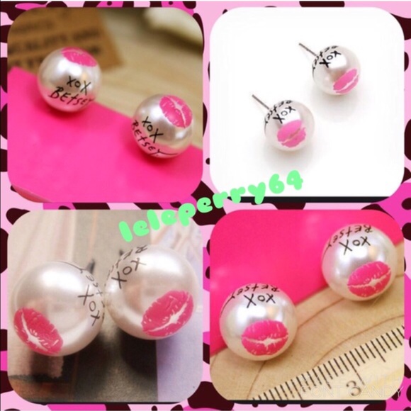 💞NWT Betsey Earring💞💞 - Picture 2 of 2