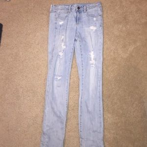 light wash American eagle jeans