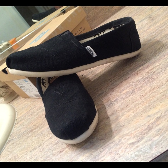 Toms Shoes - Black Toms