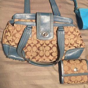 Beautiful Coach purse and wallet set!