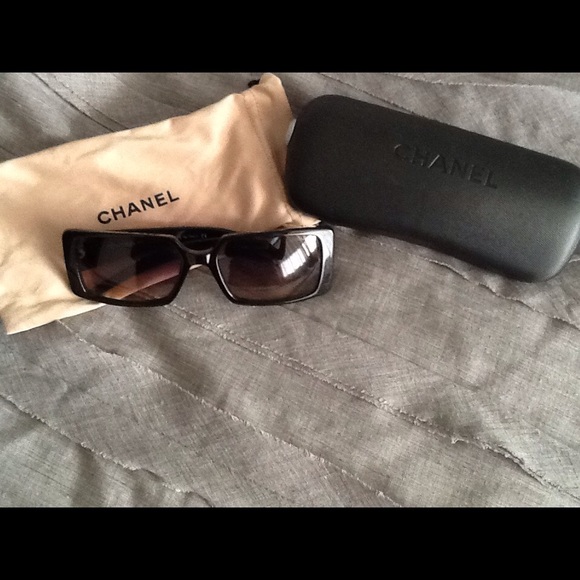 Black Chanel quilted sunglass
