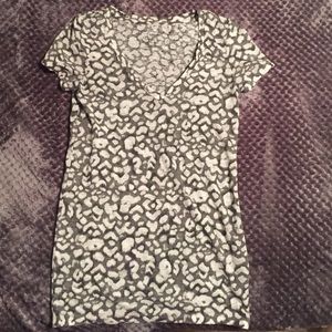 American eagle grey/white leopard print vneck