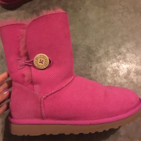 pink UGG with button - Picture 2 of 3
