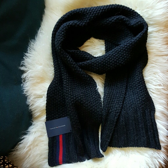 Tommy Hilfiger scarf