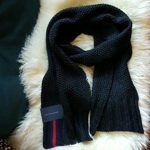 Tommy Hilfiger scarf