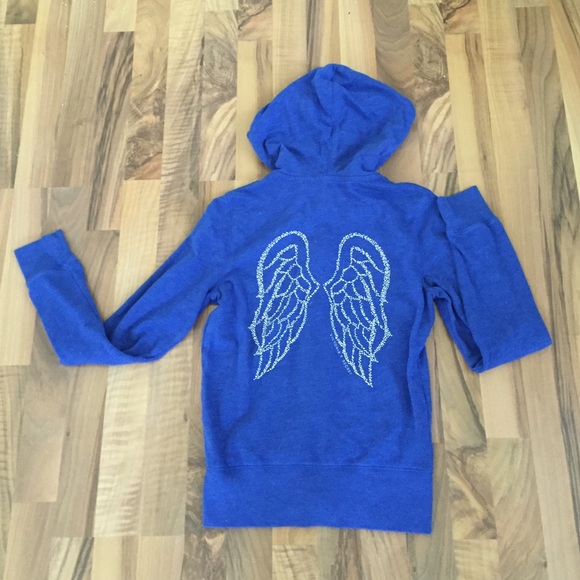1 DAY SALE💥 VS Angel Sweatshirt 👼🏽