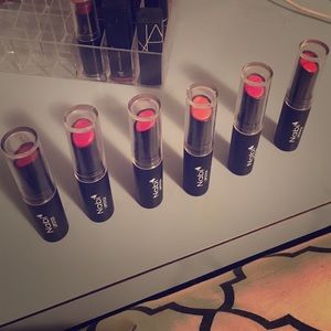 6 Nabi Lipsticks