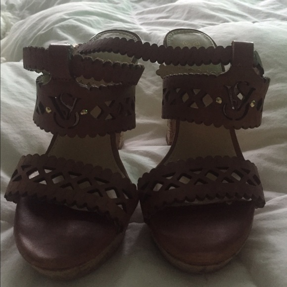 Victoria Secrets leather hills - Picture 2 of 4