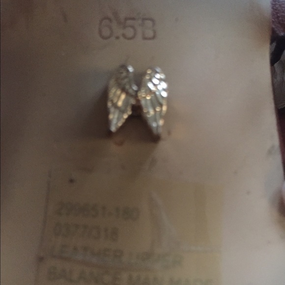 Victoria Secrets leather hills - Picture 4 of 4