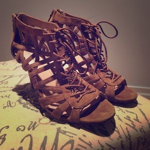 Pour La Victoire Tie-Up Suede Heels