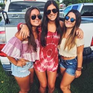 Meet your Posher, Tiffany