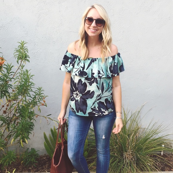 Meet Your Posher!✌🏻️ TOP 10% SELLER!! - Picture 5 of 7