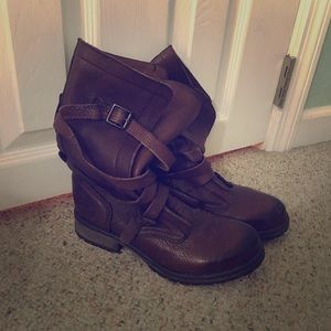 Steve Madden combat boots