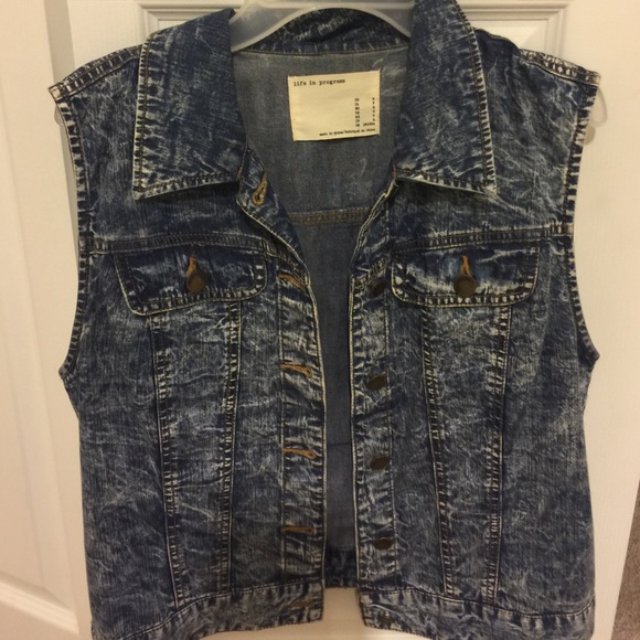 Forever 21 light washed denim vest. Size small