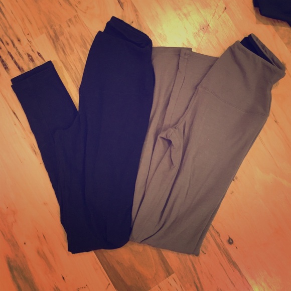 ONLY have black pair Yummies leggings SOLD