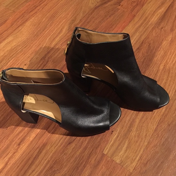 Report Signature Shoes - Black report signature booties