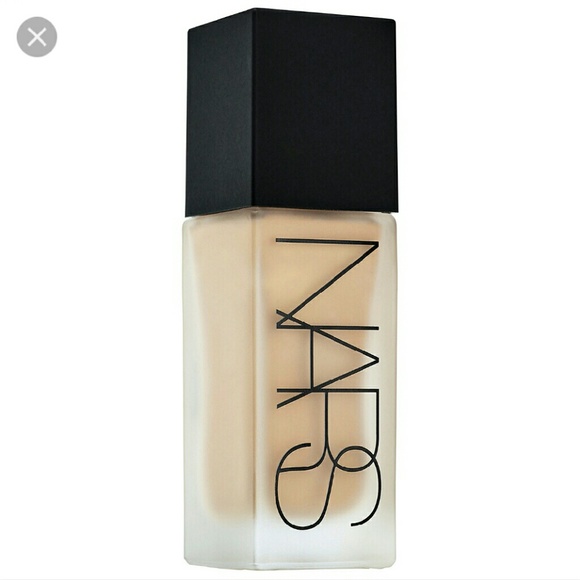 Nars all day weightless luminous Foundation