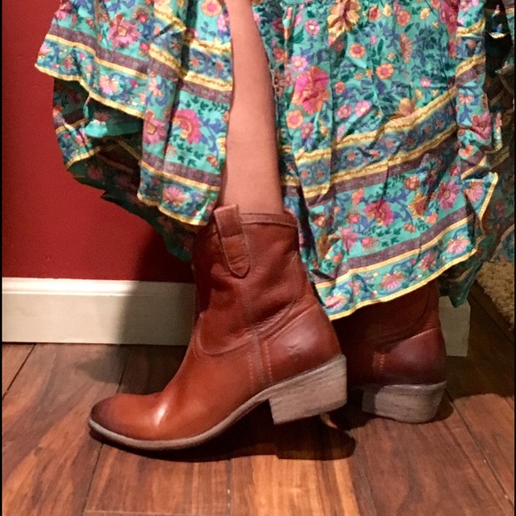 ✨Sold!✨Beautiful Frye Boots - Picture 3 of 4
