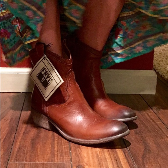 ✨Sold!✨Beautiful Frye Boots - Picture 4 of 4