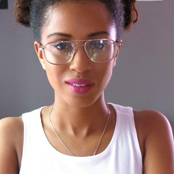 Meet your Posher, Kelsley - Picture 1 of 2