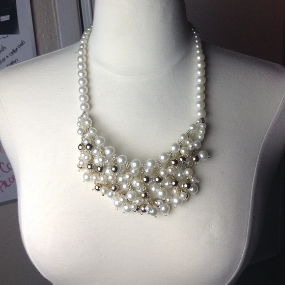 Pearl/gold beaded necklace