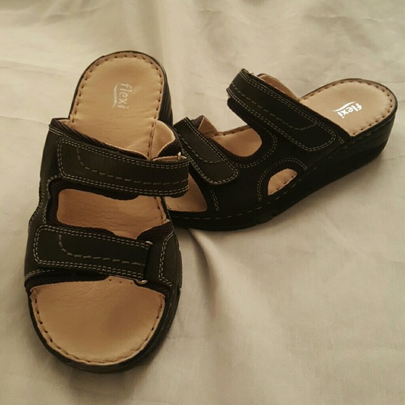 Flexi Black leather sandals
