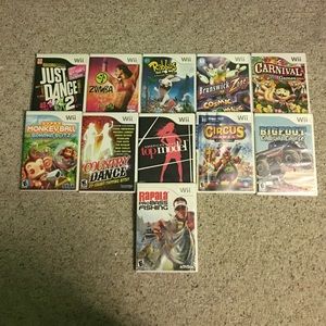 A bundle of 11 wii games