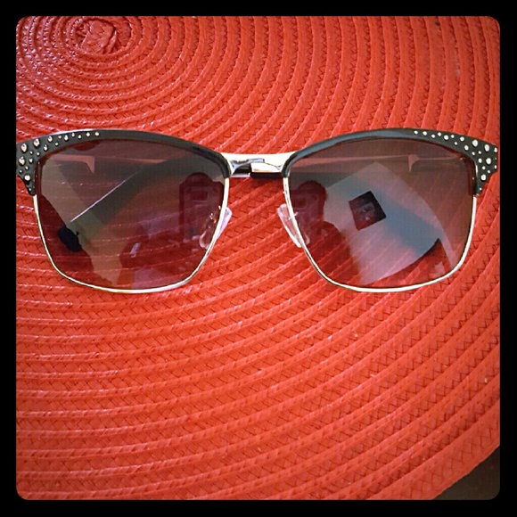 Sam Edelman Circus Sunglasses - Picture 1 of 4