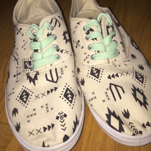 Patterned Sneakers - Picture 4 of 4