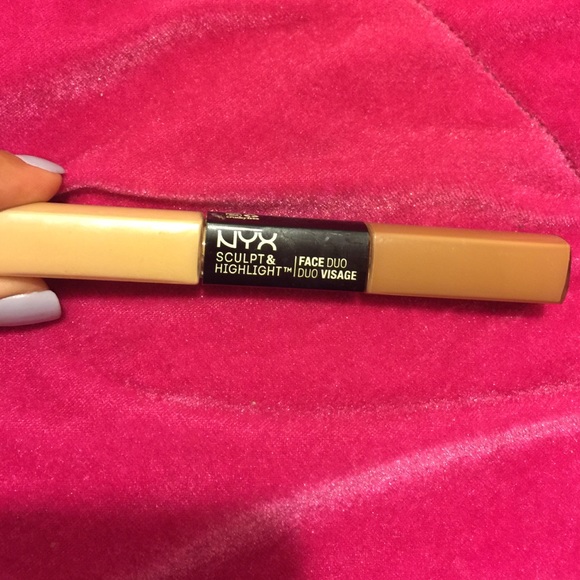 Nyx sculpt and highlight face duo in almond light