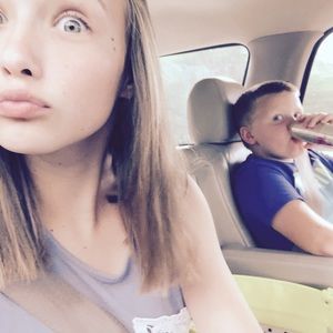 Meet your Posher, Caitlin