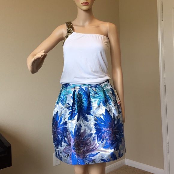 Kind of blue skirt NWT store display size 2 & 4