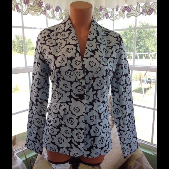 LN Ann Taylor LN One Button Blazer Size 0