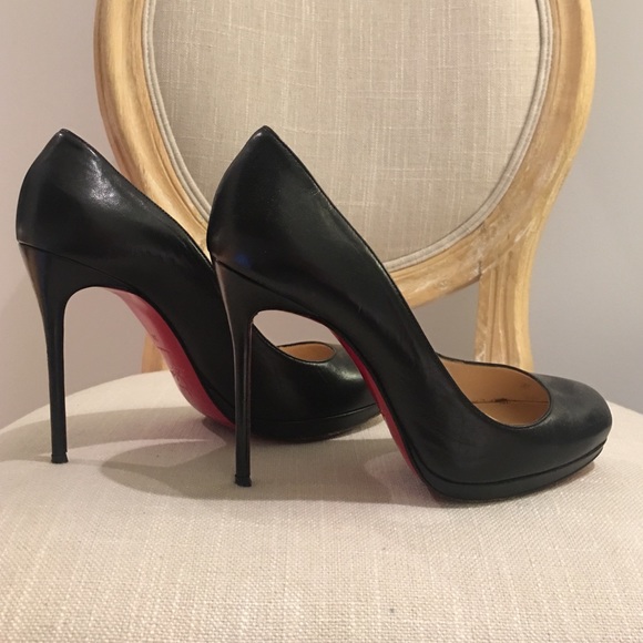 Christian Louboutin Black Leather Simple Pump - Picture 2 of 4