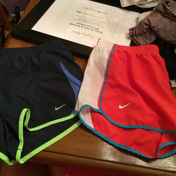 ❤️Sold❤️Nike running shorts bundle (size M)