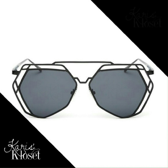 Sold | Luna Lovegood black on black sunglasses - Picture 2 of 4