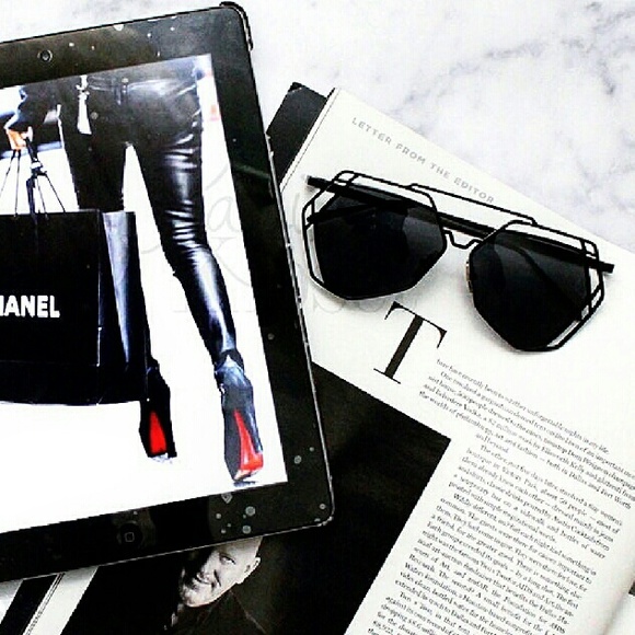 Sold | Luna Lovegood black on black sunglasses - Picture 4 of 4