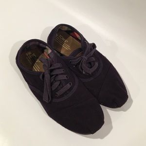 Toms Shoes