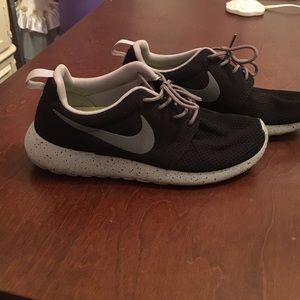 Nike roshe custom 7.5