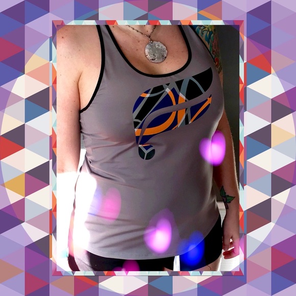 Fabletics Performance Retro Graphic Logo NWT Large - Picture 4 of 4