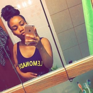 Meet your Posher, Donisha