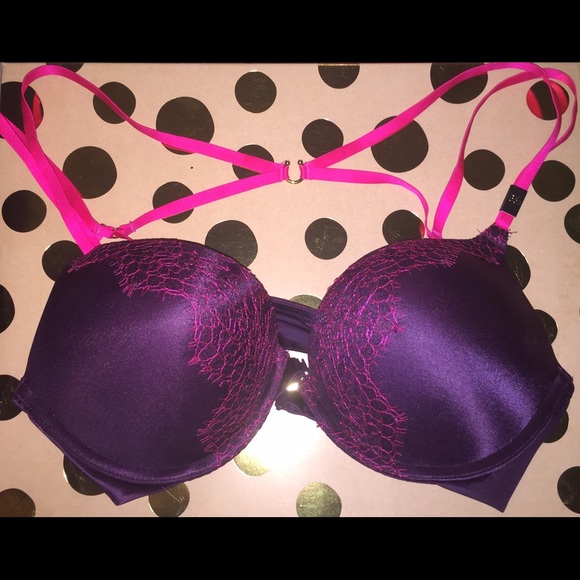 👑VS BOMBSHELL. Lacey/Front clasp. Strappy back.