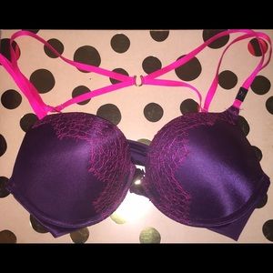 👑VS BOMBSHELL. Lacey/Front clasp. Strappy back.