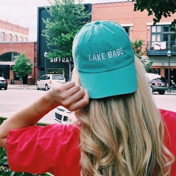 NEVER BEFORE WORN "Lake Babe" hat