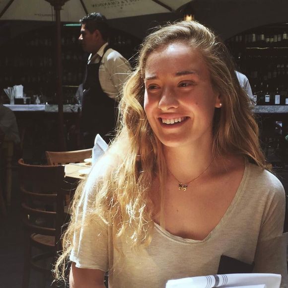 Meet your Posher, Gabriela - Picture 1 of 1